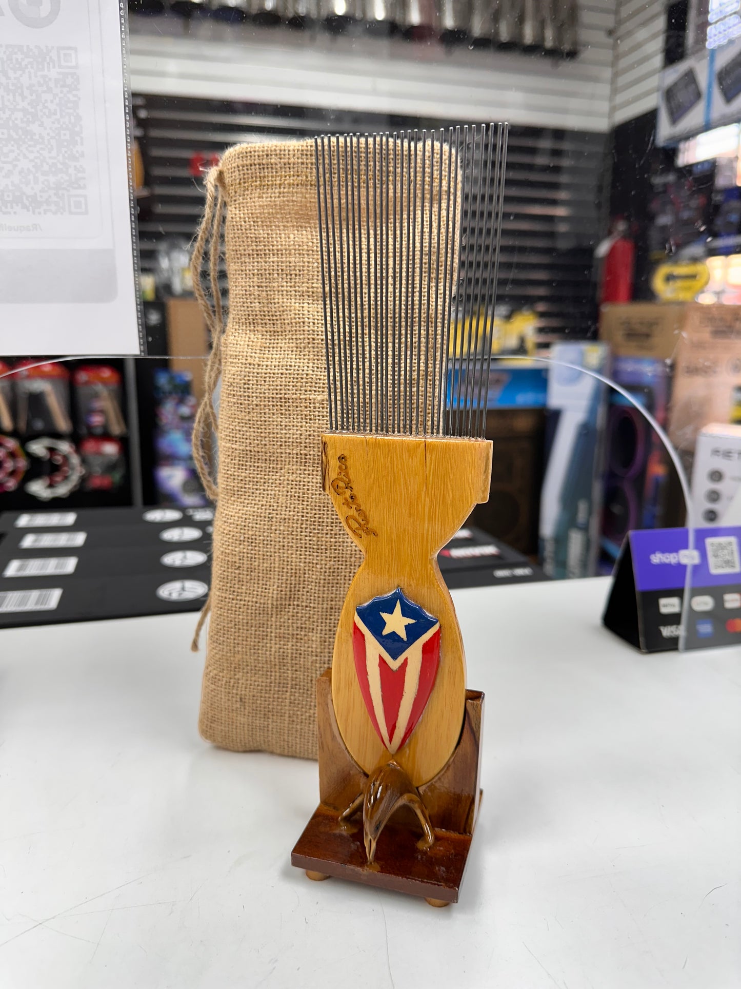 Mr. Santiago Puyero Profesional Artesanal para Güiro – Madera Premium con Cuerdas de Piano y Base y Saco