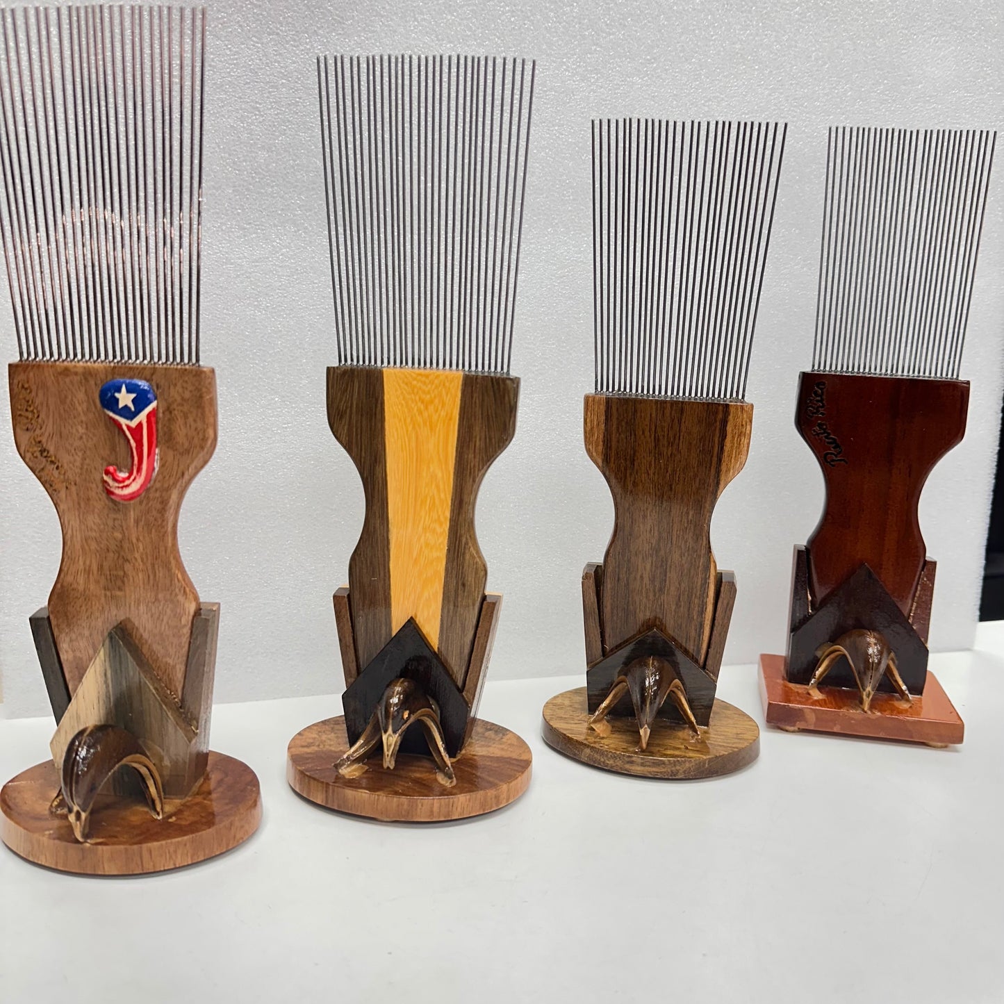 Mr. Santiago Puyero Profesional Artesanal para Güiro – Madera Premium con Cuerdas de Piano y Base y Saco Cada Uno Individual